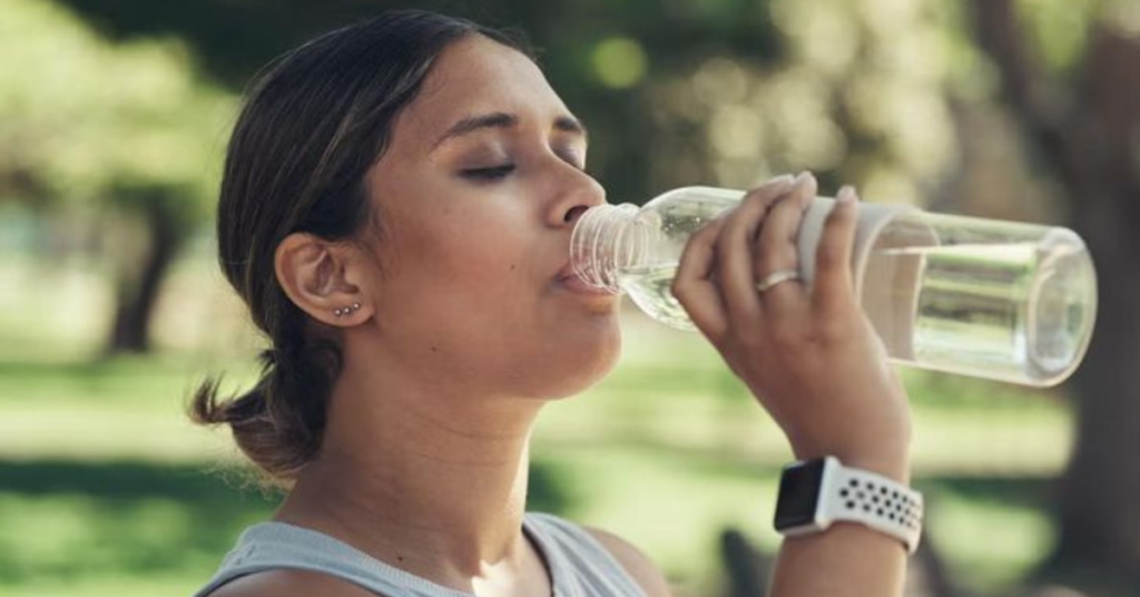 Muito Além da Sede: O Que Ninguém te Conta Sobre Como a Água Transforma Seu Corpo de Dentro Para Fora
