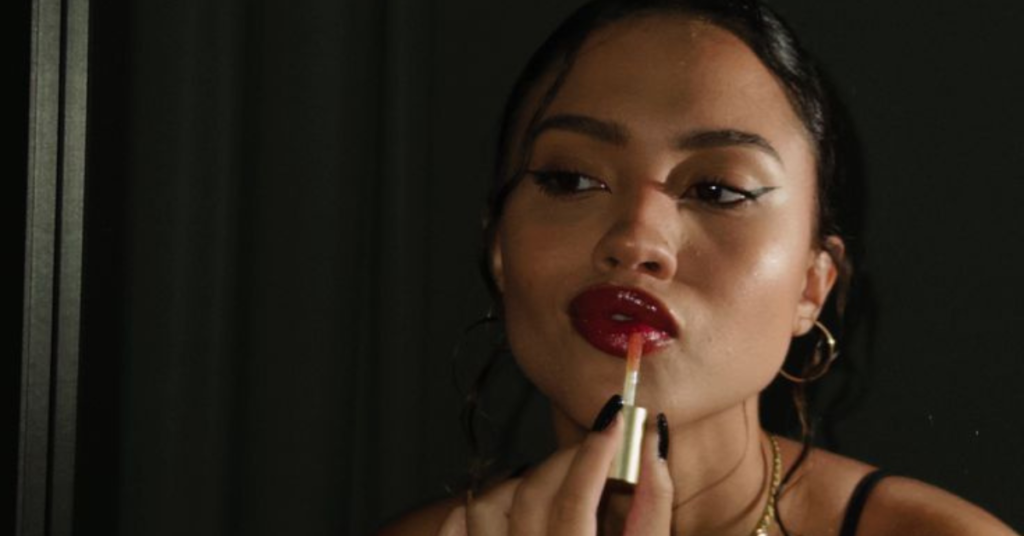 Eu Parei de me Esconder Atrás da Base: O Que a ‘Make Leve’ me Ensinou Sobre Minha Verdadeira Soberania