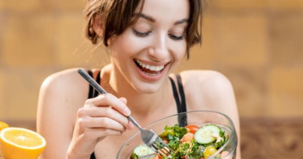 O Erro de ‘Comer Saudável’ e Continuar Exausta: Como Reequilibrei Minha Energia do Café ao Jantar