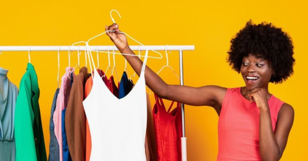 O Erro Silencioso de Achar que Estilo Exige Compras: Por que Repetir Roupa é Minha Maior Estratégia de Poder