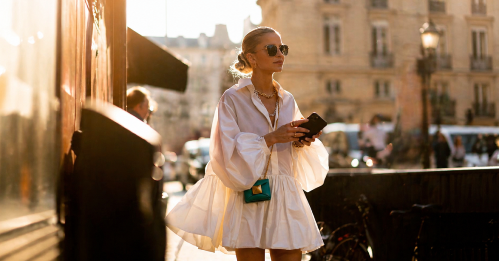 O Erro de Seguir Tendências Passageiras: Como Criar um Guarda-Roupa que Nunca Fica Datado