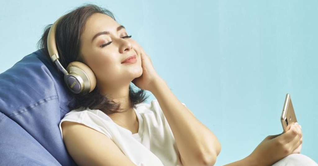 A Playlist de Outubro que Me Dá Energia para Viver a Vida