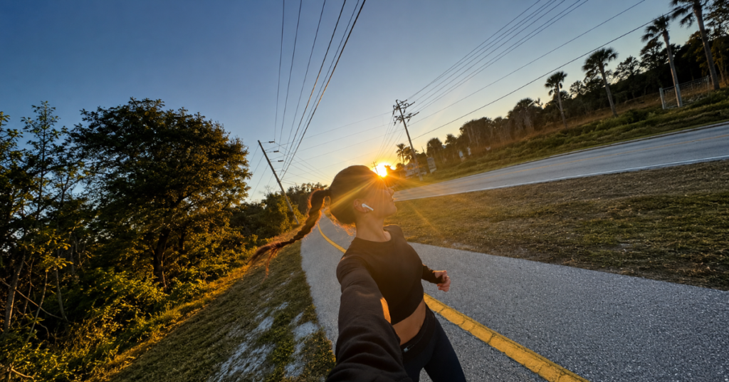 A Terapia da Caminhada: Como Andar Sem Destino me Ajudou a Clerear a Mente nos Dias Difíceis.