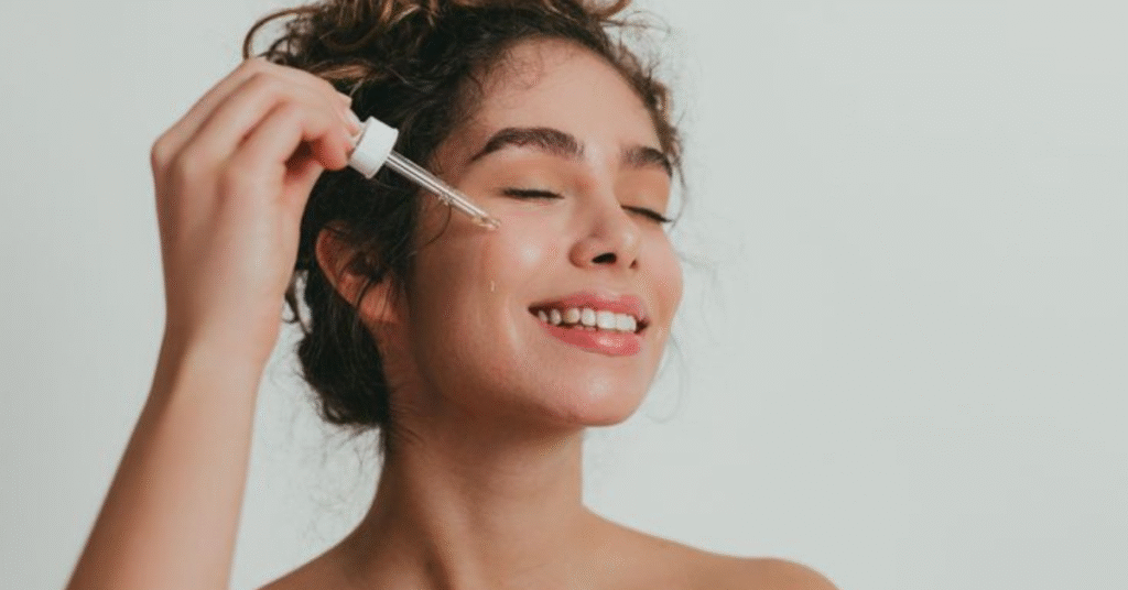 Meu ‘SOS Pele Oleosa’: 3 Passos que Controlam o Brilho Sem Ressecar.