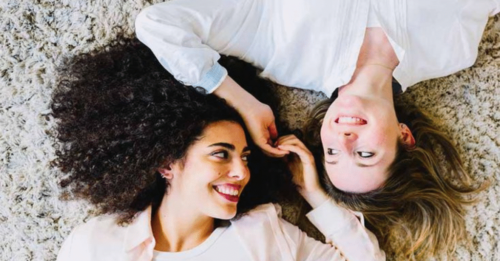 O ‘Simplesmente Estar’: Como o Meu Silêncio Curou Uma Amizade Tensa.