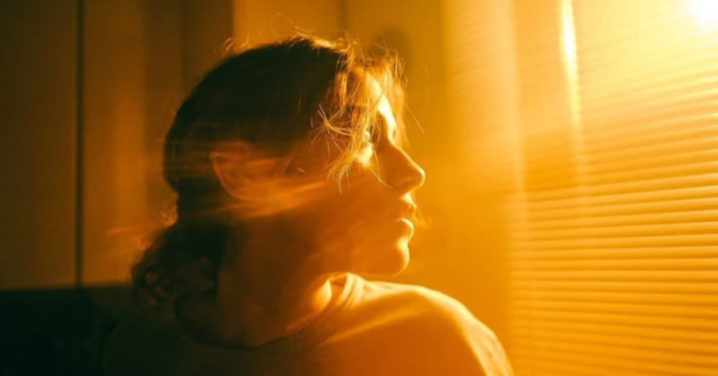 A Magia da Luz Natural: Como Eu Uso a Iluminação Para Otimizar Meu Humor e Meu Sono.