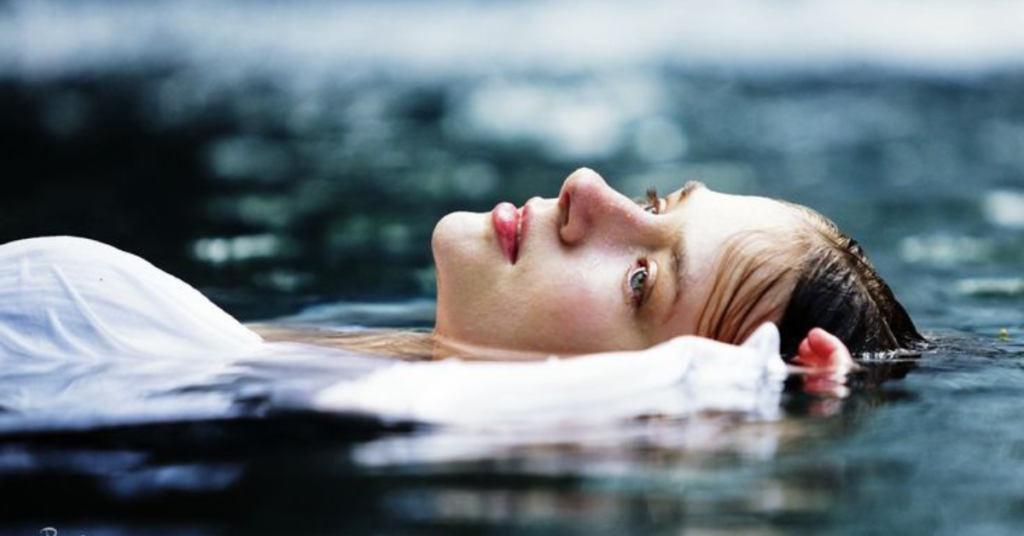 A Regra do ‘Eu Mereço Descansar’: Minha Luta Contra a Cultura da Produtividade Excessiva.