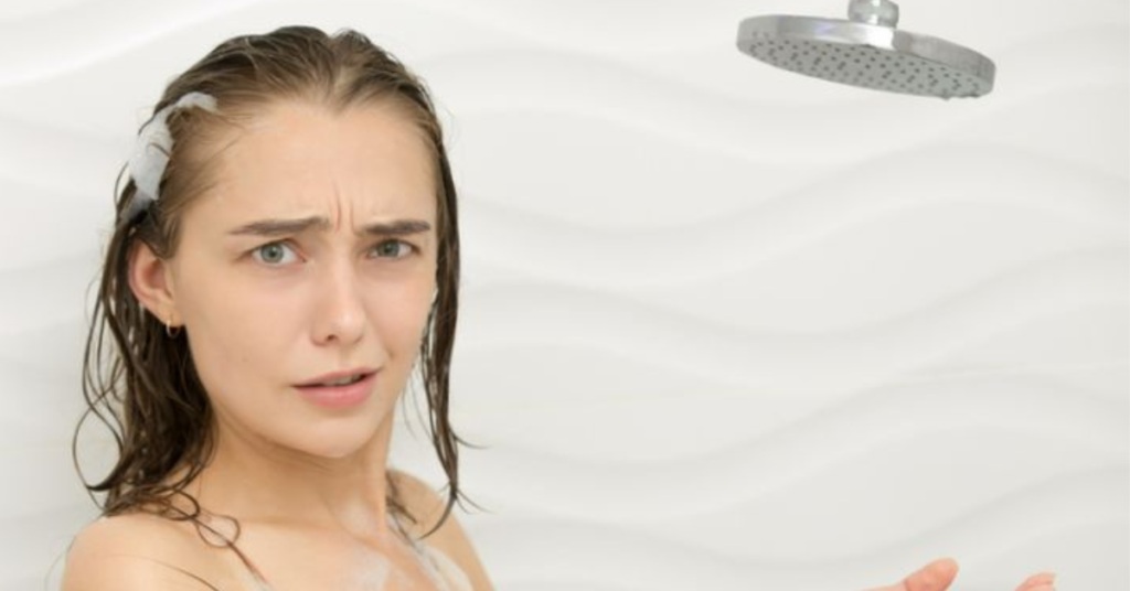 O erro silencioso que pode estar roubando o volume do seu cabelo na hora da lavagem
